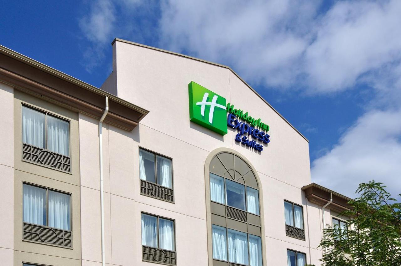 Holiday Inn Express Hotel & Suites Ottawa Airport By Ihg Exterior foto